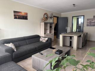 Dit verhuurde appartement in Beveren-Leie biedt een uitstekende kans voor wie wil investeren in vastgoed met een onmiddellijk rendement.De huidige...