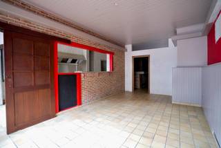 DE VERMELDE PRIJS IS EEN RICHTPRIJS!In het hart van Assenede bevindt zich deze unieke eigendom met een combinatie van een ruime handelsruimte en een...