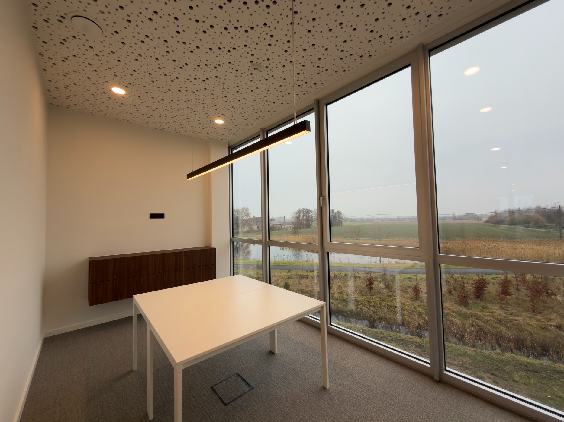 Kantoorruimte (255m²) met magazijn (835m²) te huur in Deinze - foto 2