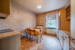 WE INVEST Sud-Luxembourg vous présente cette charmante maison familiale située à Aubange, offrant de beaux volumes, idéale pour une famille...