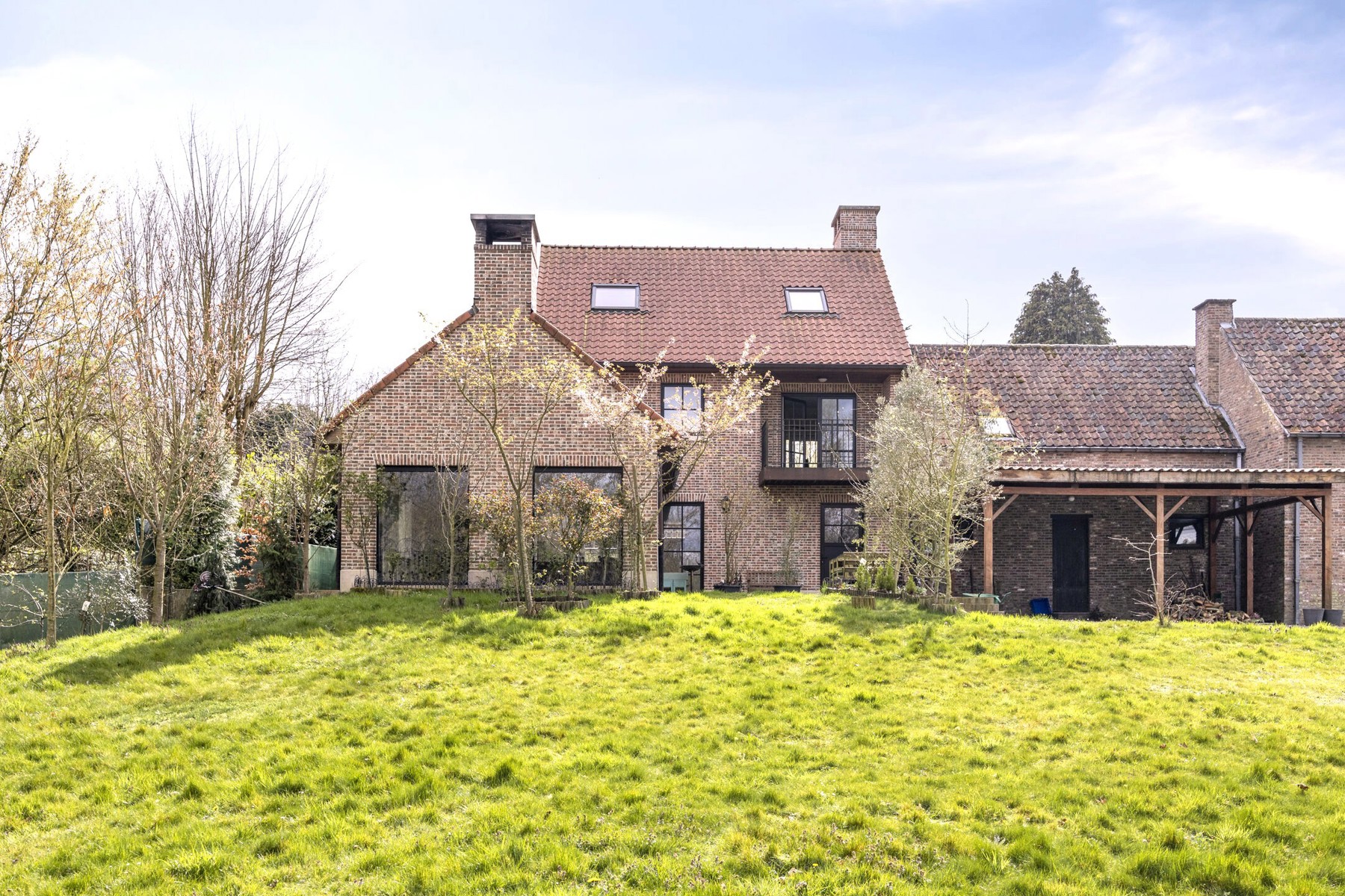 Instapklare HOB met grote tuin, 5 slaapkamers &amp; 2 badkamers - foto 4