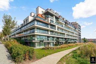 Uitzonderlijk appartement in de befaamde residentie & hotel in “La Rive - La Réserve”, met frontaal uitzicht op het Zegemeer.Dit uitzonderlijke...