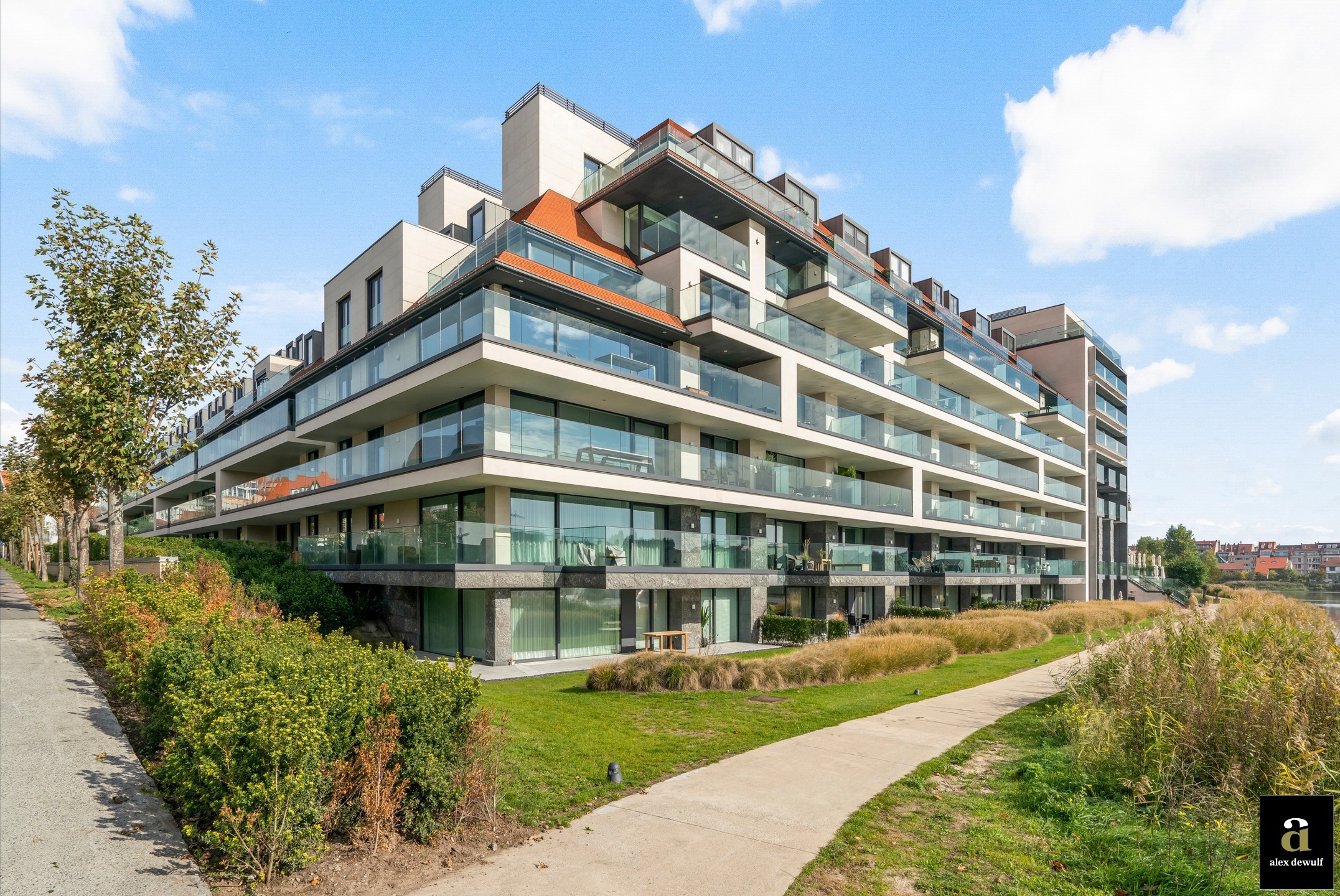 Hoekappartement met veel privacy in La Rive / La Réserve [Elizabetlaan]. - foto 2