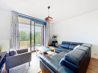LIEU :<br /><br />L'appartement est situé dans le centre d'Aalter, près du parc verdoyant de Warande. De plus, vous pouvez profiter de l'excellent emplacement entre Gand et Bruges ici. Près des restaurants, des écoles et des magasins.<br /><br />MISE EN PAGE :<br /><br />Hall d'entrée - toilettes invités - salon - cuisine (réfrigérateur, congélateur, cuisinière, hotte, four et îlot de travail avec chaises hautes) - débarras - coin salon avec accès à la terrasse couverte - salle de bain avec douche et lavabo et meubles, chambre - cave.<br /><br />INFORMATIONS SUPPLÉMENTAIRES :<br /><br />L'appartement sera disponible à partir du 15/11/2026.<br />En plus du prix de location, il y a également 55,00€ de frais communs.<br /><br />La plupart des meubles sont inclus dans le prix de location. Le chauffage est fourni au gaz. Vue magnifique sur le parc de Warande.<br /><br />DEMANDE DE VISITE :<br /><br />N'oubliez pas de consulter également la visite virtuelle disponible. Ça vaut vraiment le coup !<br />Vous souhaitez visiter la propriété ? N'oubliez pas de demander votre visite via MijnhuurProfiel !