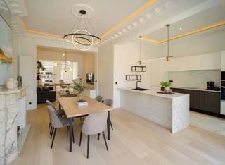 Located between Avenue Louise and Place Fernand Cocq, on a quiet street near Place Stéphanie, this new duplex apartment is on the ground floor of a bourgeois house divided into three apartments and completely renovated. This 2-bedroom apartment of approximately 155 m² benefits from beautiful terraces of approximately 45 m² and a large garden of approximately 150 m².<br /><br />The ground floor comprises spacious reception rooms with high molded ceilings and elegant marble fireplaces, opening onto the dining room and the fully equipped open-plan kitchen, bathed in light, providing access to the terrace and garden. The private staircase leads to the lower level, which offers a master suite with a dressing room and a full bathroom with toilet, a second en-suite bedroom with a private shower room, a toilet, and a laundry room.<br /><br />Other: PEB B-, reinforced door, new and efficient systems and insulation (gas condensing boiler and individual dual-flow ventilation), quality materials and finishes (oak parquet flooring, recessed LED lighting, closets, etc.). Sale subject to 12.5% registration fee.<br />Some images are furnished by AI. <br /><br />Place Stéphanie is located near the center of Brussels, between Avenue Louise and Place Poelaert. Home to numerous shops and stores, it is ideally served by public transportation.<br /><br />For further information, please contact Philippe Dijkmans at +32 (0) 475 45 77 20.