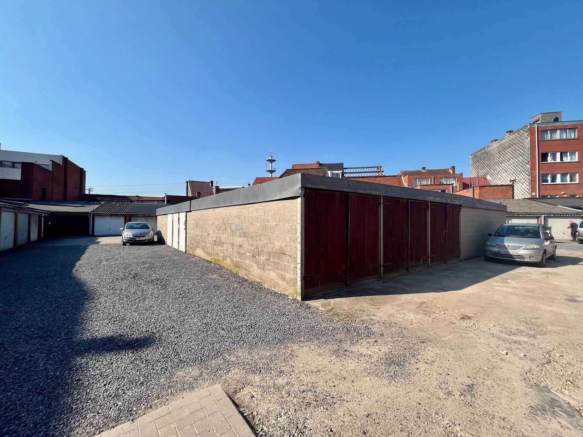 Immeuble de rapport comprenant 11 garages - photo 4