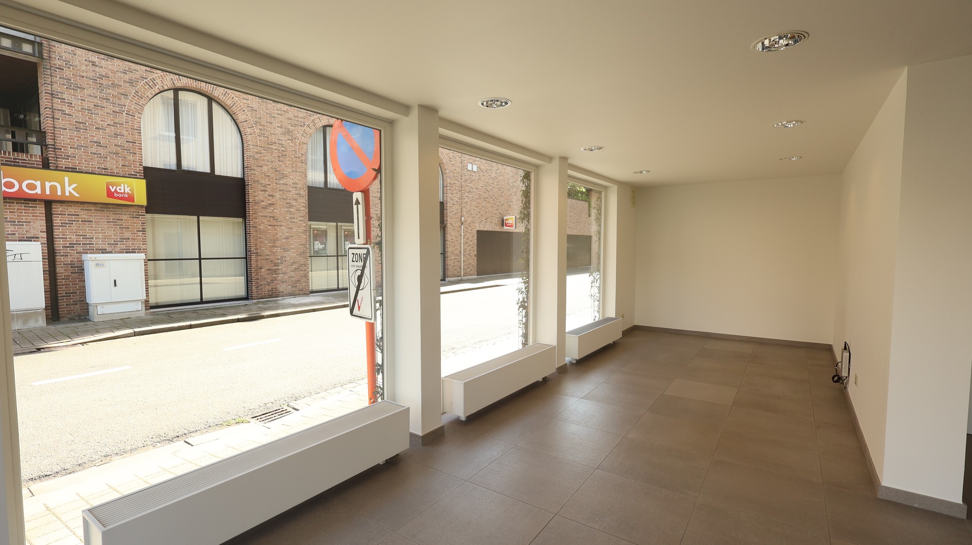 Commercial à louer à Roulers - photo 2