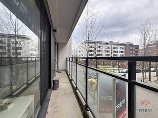 EVERE, vlakbij de NAVO, dicht bij openbaar vervoer en winkels, bestaat dit mooie ONBEMEUBELDE appartement van ± 63 m² uit: een hal met apart...