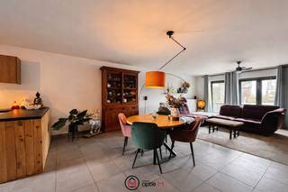 Dit ruime gelijkvloerse appartement is gelegen in de Vandermarckestraat 6 te Lummen en beschikt over een bewoonbare oppervlakte van maar liefst...