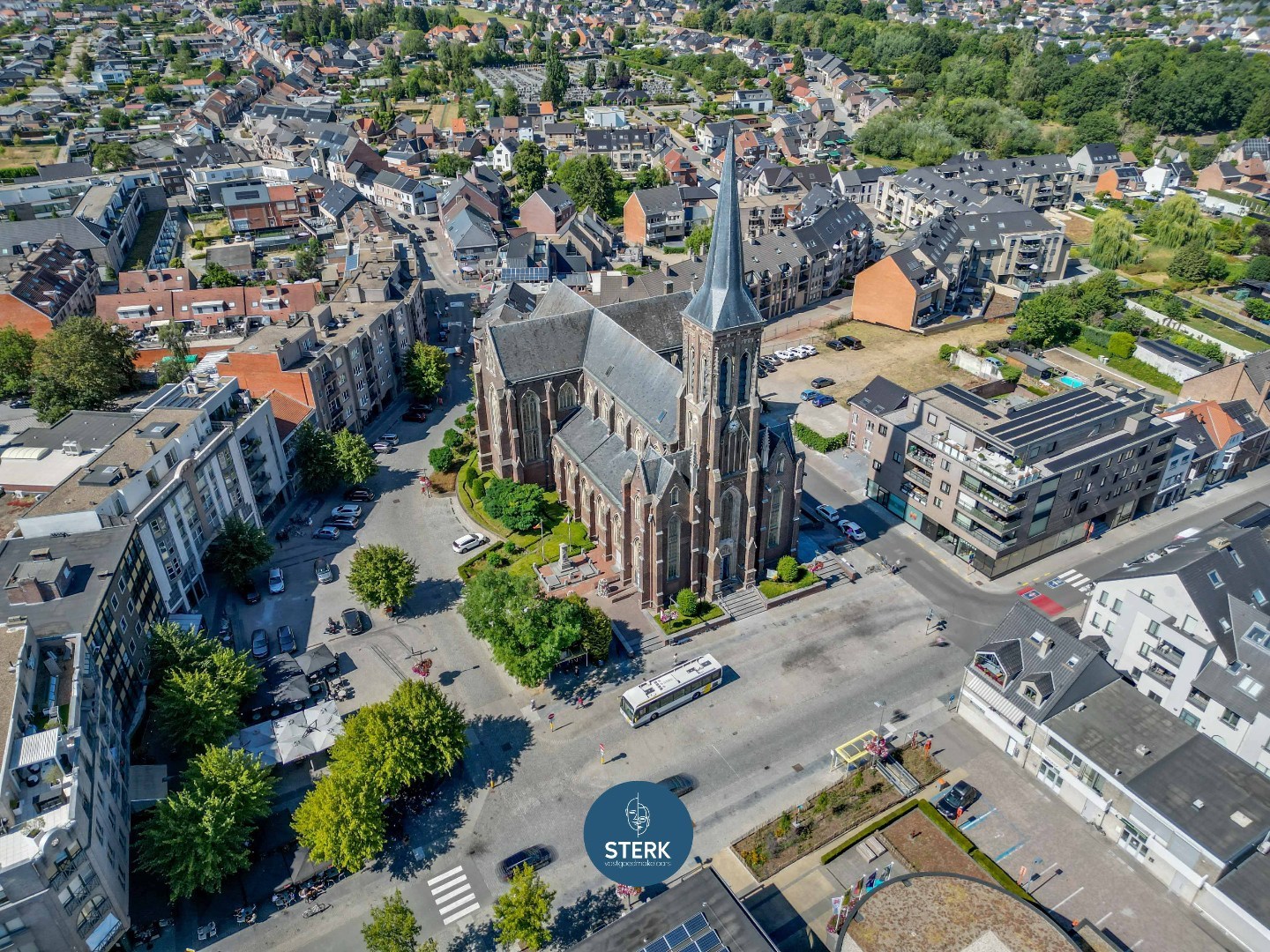 APPARTEMENT MET VERHUURDE STUDIO + 2 GARAGES IN HET CENTRUM VAN LANAKEN ! - foto 4