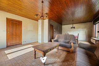 Te renoveren woning met 3 slaapkamers rustig gelegen op een perceel van 760 m² te Leopoldsburg. Belangrijkste troeven:- Rustig gelegen in een...