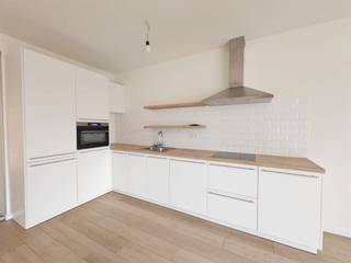 <p><span>CONTEMPORARY APARTMENT WITH 2 BEDROOMS, TERRACE + PARKING</span></p><p><span> </span></p><p><span>In Willebroek we find on the Boomsesteenweg near number 2 the stylish residence Park den Blijk. </span></p><p><span> </span></p><p><span>The building was erected in 2019 next to the park of the same name. In addition to the necessary greenery, we are within walking distance of the center. Residents for whom good accessibility is important will also appreciate this location. This is due to the proximity of the train station on the one hand and the A12 freeway on the other, which we can easily reach. </span></p><p><span> </span></p><p><span>Arriving at the residence, we take the elevator to the second floor. The apartment has an entrance hall, a living room consisting of a sitting, a dining area and a timeless/full equipped kitchen. As an extension of the living room, we find a terrace where you can relax. Back in the apartment, we enter the entrance hall which gives access to two full bedrooms, a bathroom, a storage room/laundry room and a separate toilet. </span></p><p><span> </span></p><p><span>After discovering the apartment, we go to the underground garage. Here there is a car parking space, a private cellar and a common bicycle shed. The underground parking space can be purchased for 15.000,00 excl. costs. Sale subject to registration fees (2% or 12%).</span></p><p><span> </span></p><p><span>Would you like more information or to discover the apartment? Feel free to contact one of our staff at 078 78 30 39 or info@canius.be. </span></p><p><span>The surface areas mentioned are only an indication. Canius Real Estate cannot be held responsible for the accuracy of the data it has provided. </span></p><p><span> </span></p><p><span> </span></p>