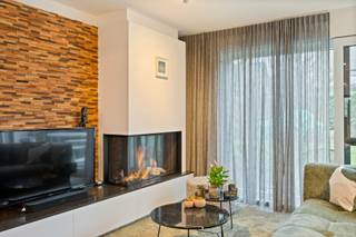 Deze halfopen bebouwing gelegen in een rustige kindvriendelijk wijk biedt naast een EPC A (62), hoogstaande afwerking, 3-4 slaapkamers,...