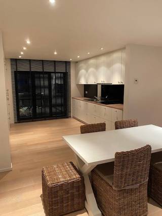 Centraal gelegen appartement met een Zuid-West terras op wandelafstand in hartje Sint-Katelijne-Waver.De recente grondig gerenoveerd appartement met...
