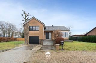 [[ DIT PAND NEEMT DEEL AAN DE ERA OPEN HUIZEN DAG OP 14/3 VAN 16:00 TOT 17:00 ]]Te koop: Gerenoveerde split-level woning in Oudsbergen, gelegen in de...