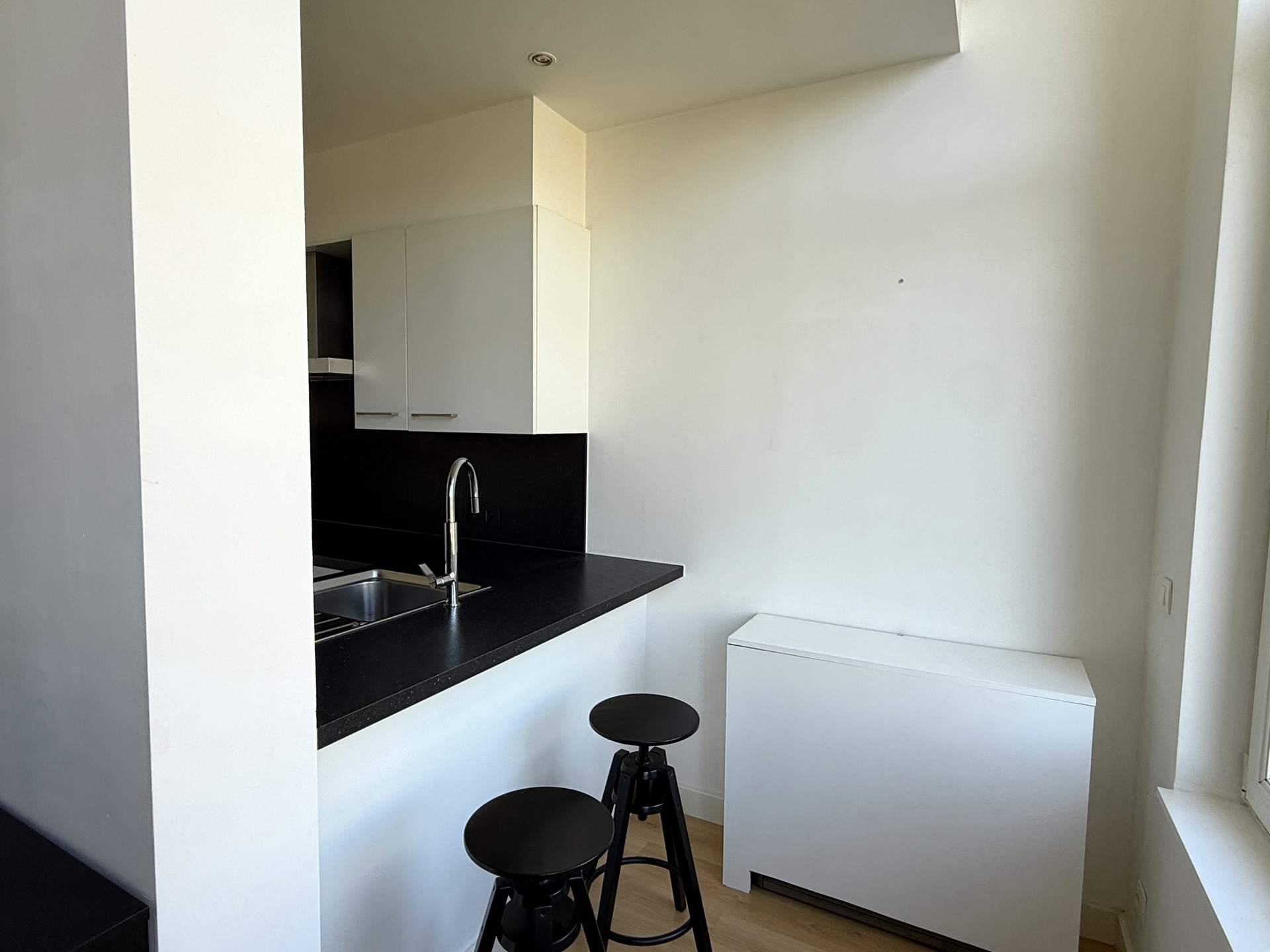 Gemeubeld lichtrijk 1-slaapkamer appartement met moderne afwerking - foto 3