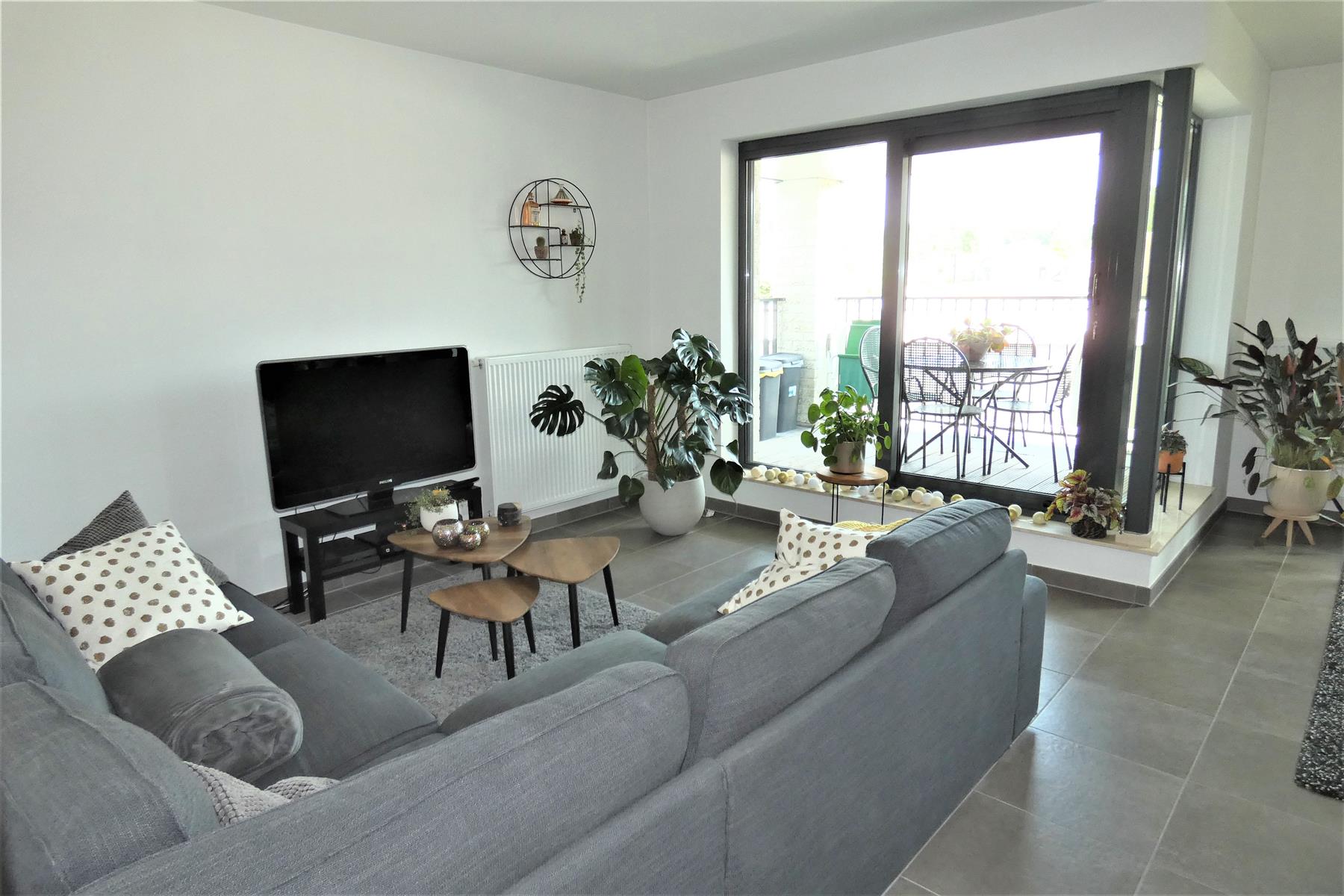 Recent 2 slaapkamer appartement met terras en staanplaats - foto 3