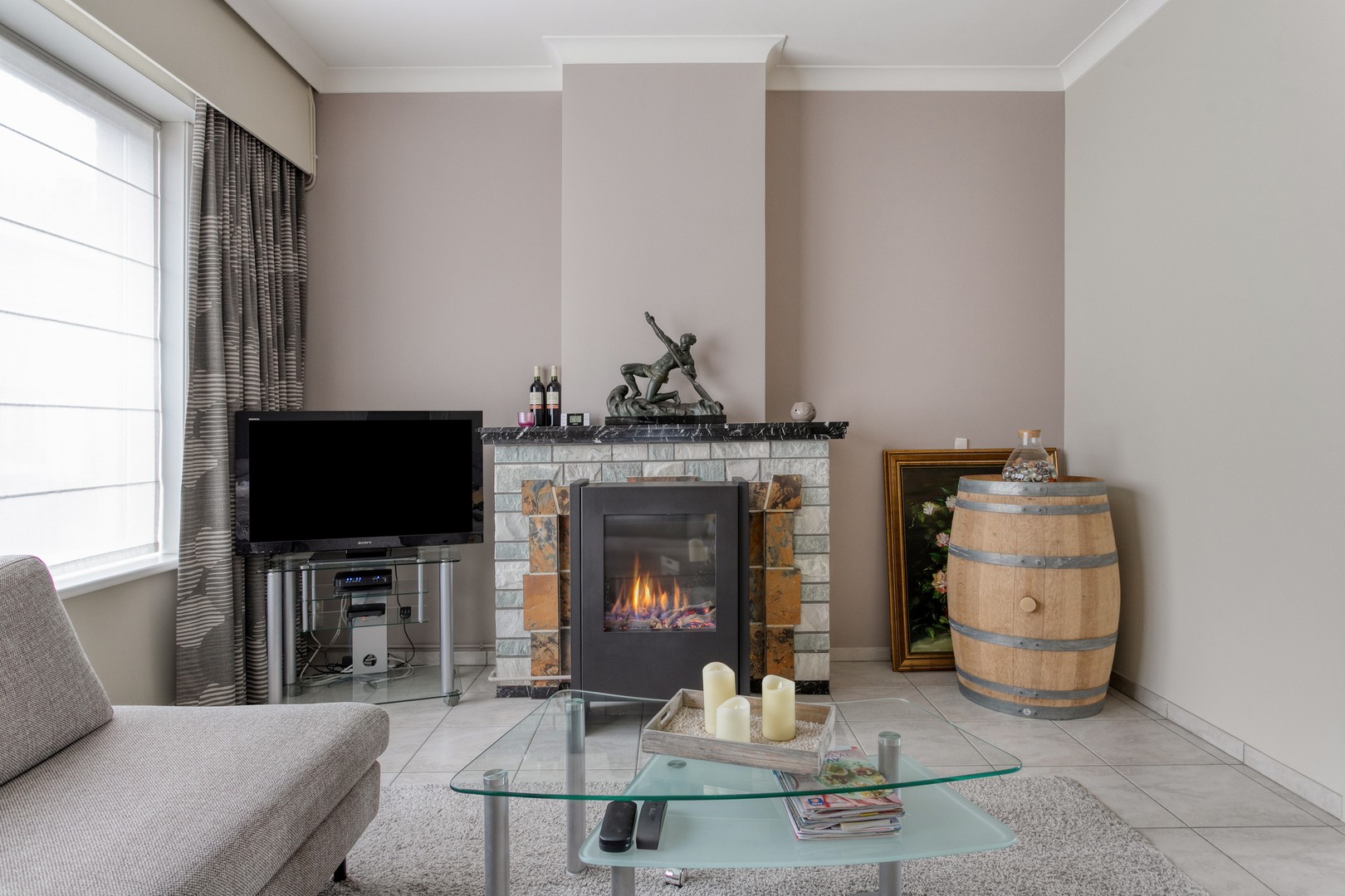 Ruime tussenwoning met 3 slaapkamers, garage met uitweg en zuidgerichte tuin op centrale ligging te Roeselare - foto 4