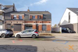 GEZELLIGE GEZINSWONING IN HET RUSTIG DORP BEKE. Deze charmante woning met authentieke voorgevel, bestaande uit: Gelijkvloers:...