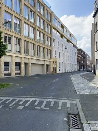 Staanplaats(en) te huur in het centrum van Antwerpen. <br /><br />Ondergrondse parking in het gebouw RIJNPOORT, adres Stijfselrui 48 Antwerpen.