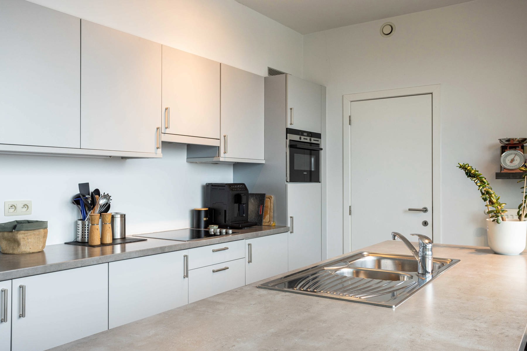 Ruim appartement met 3 kamers en terras in centrum Dilbeek  - foto 3