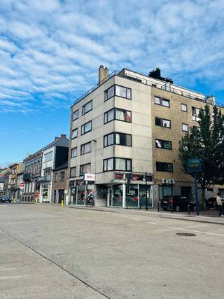 Welkom in deze verhuurde(5 j.) studio op het 4de verdiep te koop met de volgende indeling:inkomhal, open leefruimte met prachtig zicht op de het...