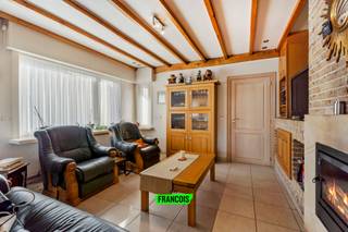 In het centrum van Elverdinge in een rustige wijk op 10 minuten van Ieper en Poperinge bevindt zich deze statige bungalow woning. Deze...