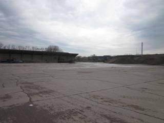 Rumst terrein 2.500m² te huur.Gelegen nabij Afrit Rumst langs E19.Beschikbaar: directTerrein van 1.700m² ook beschikbaar...