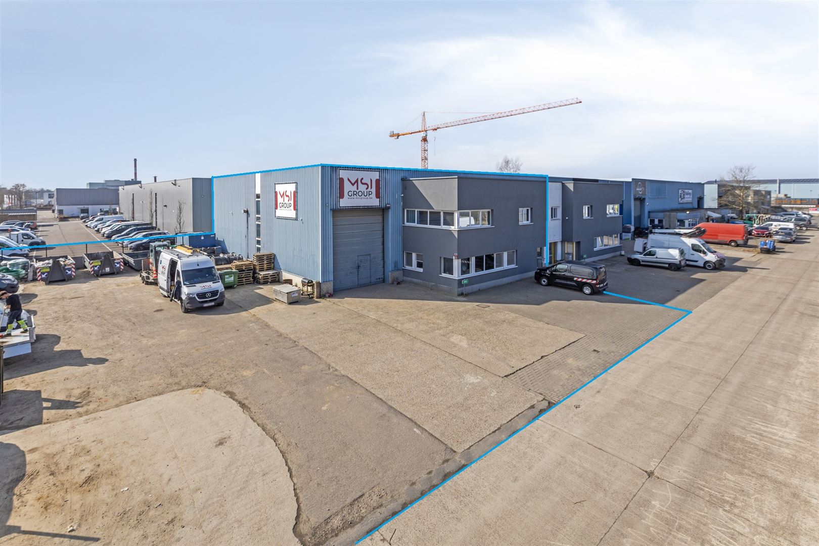 TE HUUR: Bedrijfsgebouw met kantoren te Houthalen! - foto 1