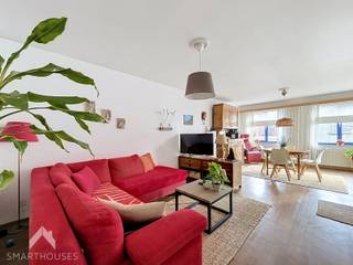 <p><span>Well-maintained duplex apartment in the heart of the city, offering spacious, bright and move-in ready accommodation.</span></p>
<p><span>The apartment features an entrance hall with cloakroom and separate toilet, a cosy living and dining area, a fully equipped kitchen with breakfast area, a sunny terrace with open views, a laundry/storage room, a first bedroom and a fitted bathroom with double washbasin and bathtub with shower option.</span></p>
<p><span>Upstairs are 2 additional bedrooms, an office, a storage room, a separate toilet and a hatch providing access to the storage attic.</span></p>
<p><strong><span>Additional features:</span></strong></p>
<ul>
<li>
<p><span>Energy-efficient</span></p>
</li>
<li>
<p><span>Compliant electrical installation</span></p>
</li>
<li>
<p><span>Spacious and bright apartment</span></p>
</li>
<li>
<p><span>Option to rent a parking space within the residence</span></p>
</li>
<li>
<p><span>Walking distance to schools, shops and public transport</span></p>
</li>
<li>
<p><span>Central location between Mechelen, Antwerp and Brussels</span></p>
</li>
<li>
<p><span>Close to scenic walking and cycling routes</span></p>
</li>
<li>
<p><span>Move-in ready</span></p>
</li>
</ul>
<p><span>This apartment is for sale WITHOUT an estate agent through the Smart Houses concept! For more information or to arrange a viewing, contact the owner directly at +32485318291.</span></p>