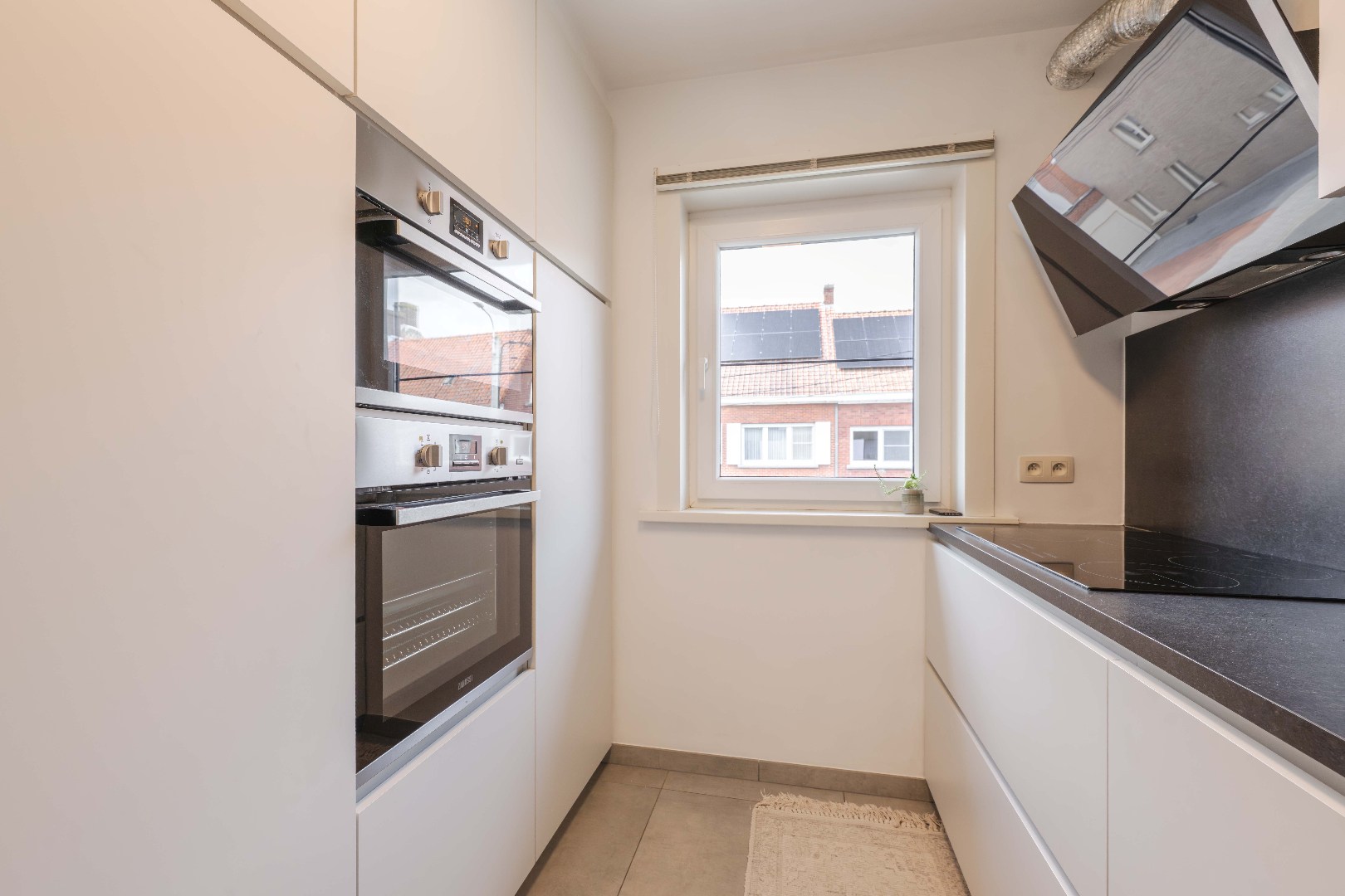 INSTAPKLAAR APPARTEMENT (84 m² | RENOVATIE 2020) MET 2 SLPKS EN GARAGE - foto 5