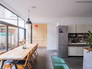 Gent Centrum - Bijzonder ruime duplex loft (263 m2 bvo) met buitenruimte, 3 slaapkamers, 2 badkamers en inpandige garage nabij de Vrijdagsmarkt. Voor...