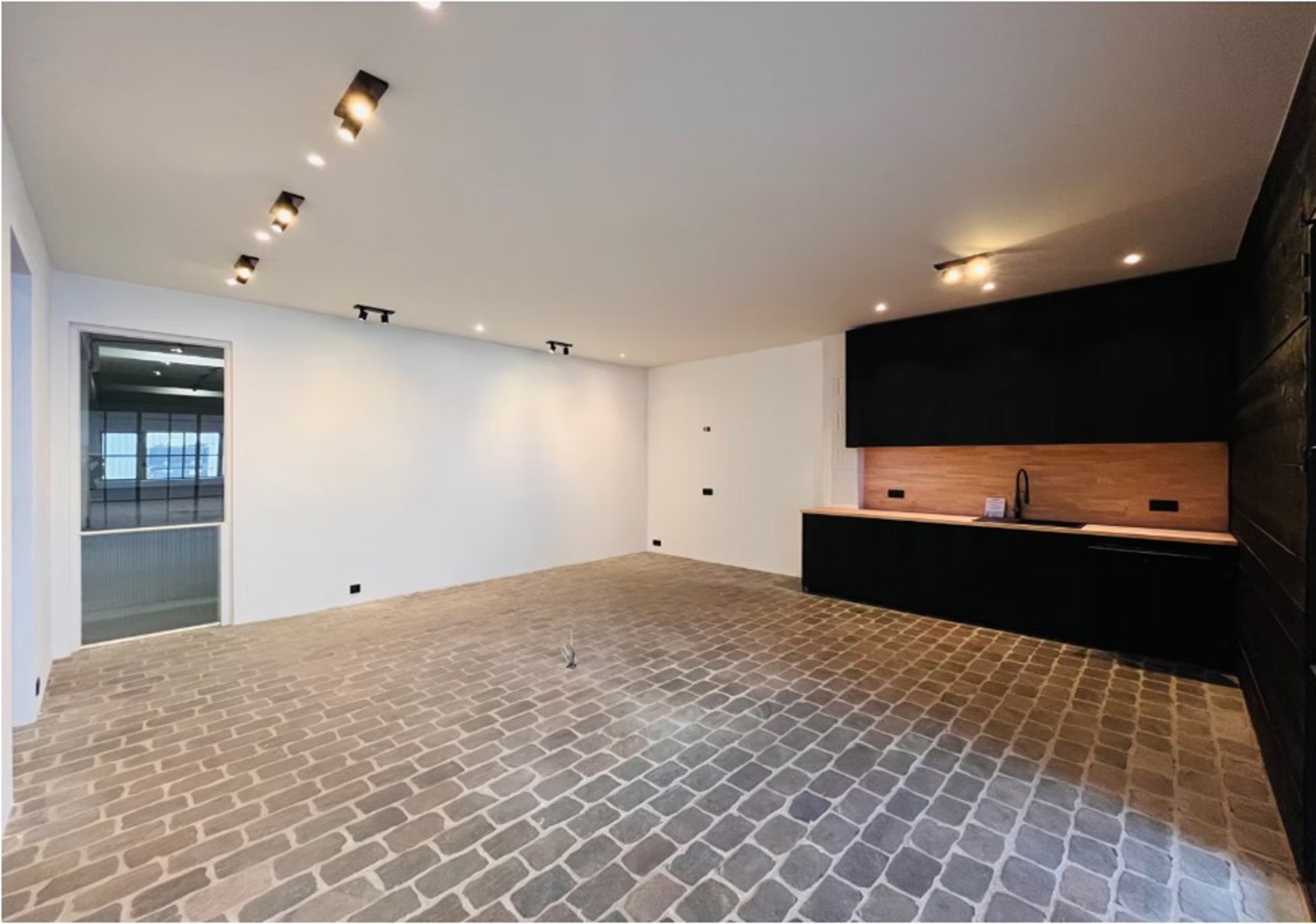Magazijn unit 32 te huur 430m² met kantoor 70m² in Malle - foto 2