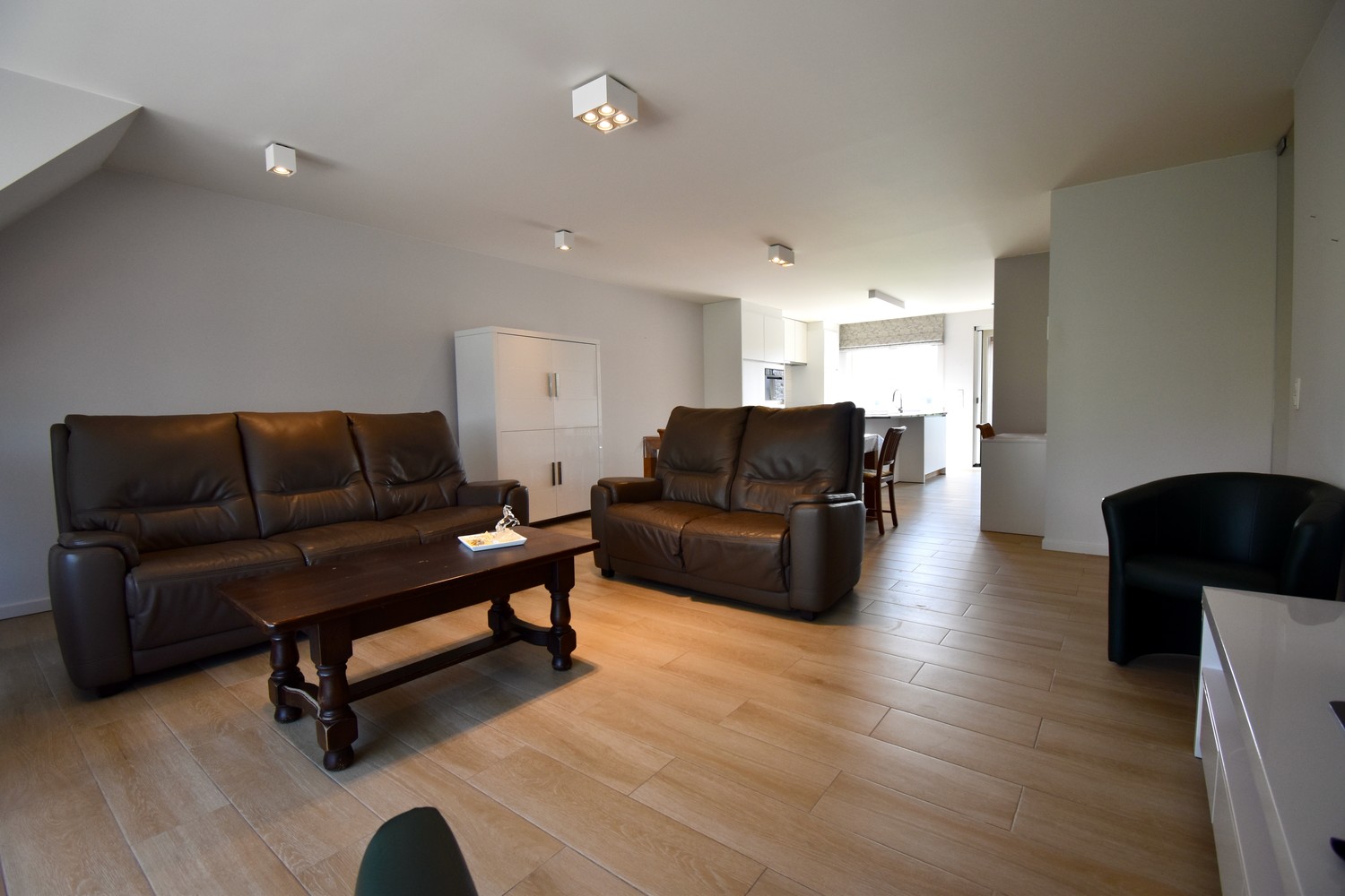 Ruim en recent appartement met garage in centrum Ruiselede. - foto 4