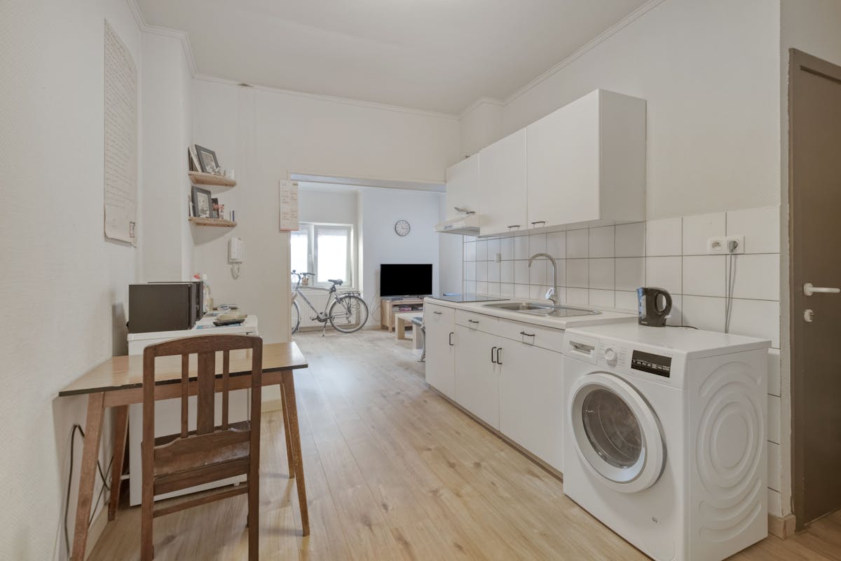 Op te frissen investeringspand met 2 appartementen in hartje Maaseik - foto 4