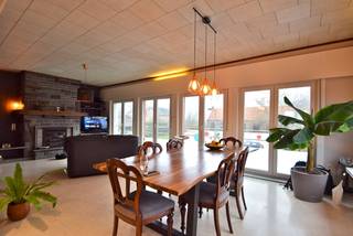 MAAK ONLINE UW AFSPRAAK VIA WWW.IMMOBOSS.BEInstapklare bel-etage woning, gelegen in het rustige Eke-Landuit.Deze woning bestaat op het gelijkvloers...