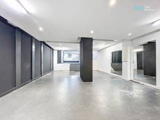 TEL: 0456 12 69 85 MAIL: clara.jacquy@weinvest.beWe Invest heeft het genoegen u deze commerciële gelijkvloerse ruimte van 105 m² voor te stellen,...