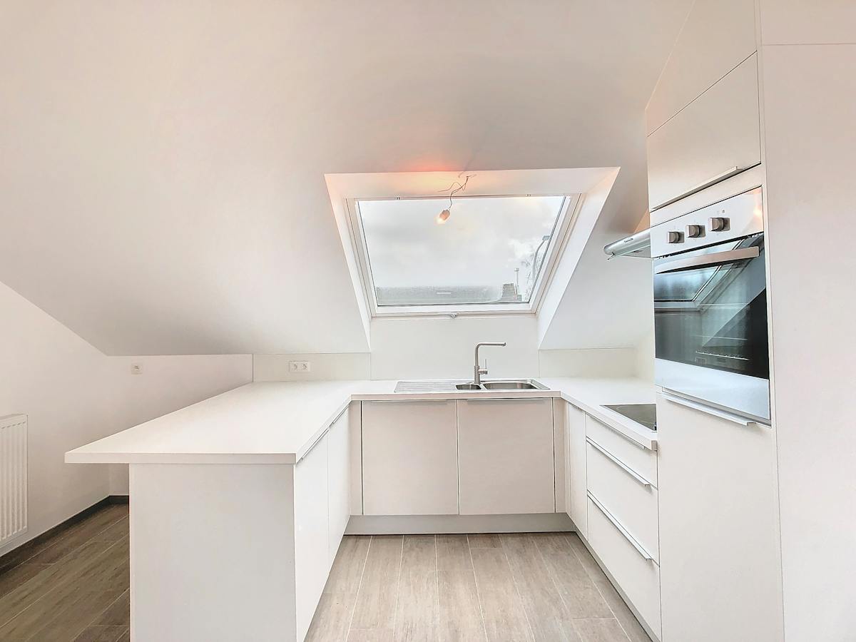 Gerenoveerd appartement met leuk terras te huur te Wevelgem - foto 5