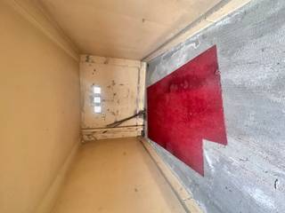 Garage te huur in de Bollenstraat 18 te Roeselare.Standaardgarage met handmatige poort.Ideale ligging nabij het centrum van Roeselare.Huurprijs : 75€...