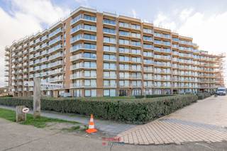 In de gegeerde Residentie Den Oever bevindt zich dit uitzonderlijke doorloopappartement, waar u aan beide zijden wordt getrakteerd op...