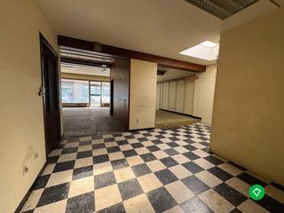 In het hart van Koekelare bieden wij dit voormalig handelspand met woonst aan, gelegen op een centraal perceel met veel potentieel. De woning...