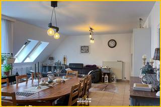 Immo Van Middelem verhuurt dit instapklare duplex appartement (± 96 m²) met 2 kamers en terras. De ligging biedt tal van troeven: handelaars...