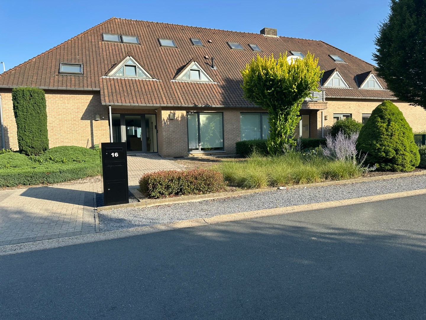 Goed gelegen appartement met ondergrondse parking - foto 1
