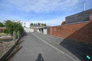 In de Krekelmotestraat ter hoogte van huisnummer 32 vinden we een uitstekend gelegen garagecomplex bestaande uit 18 garageboxen waarvan er 17...