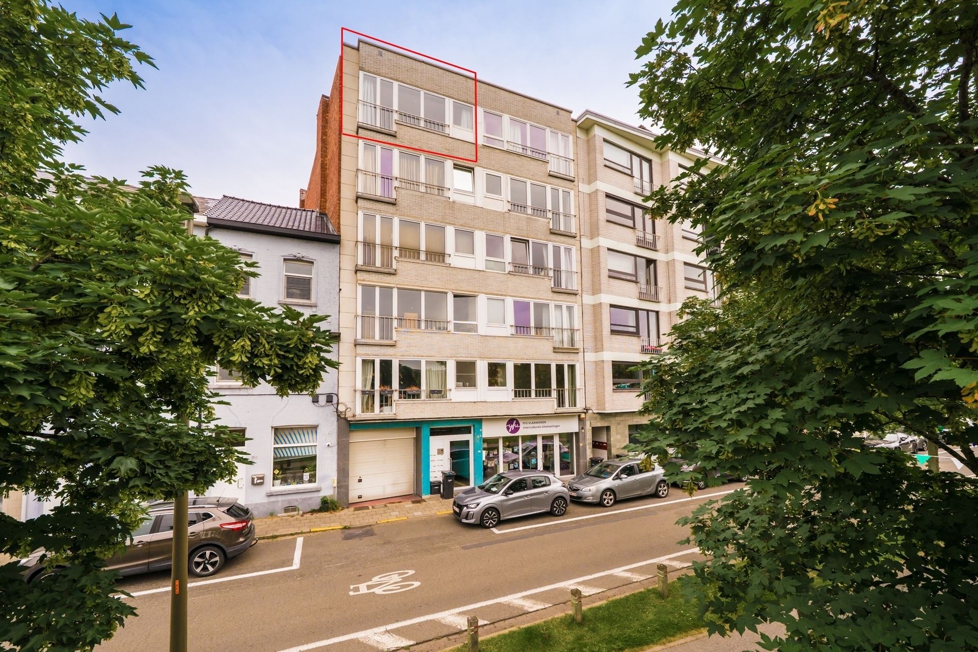 Appartement op de 5de verdieping nabij station. - foto 4