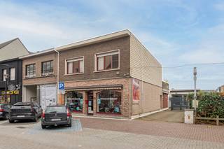Welkom in de Overwinningsstraat 21 – een handelshuis gelegen op een ideale ligging in het winkelhart van Willebroek visibiliteit en veel...