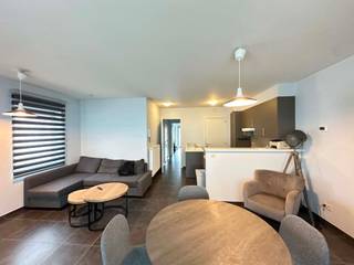 <p><span>Modern gelijkvloers appartement met ruime indeling. </span></p><p><span>Dit appartement beschikt over 1 grote slaapkamer van 18 m² groot, een mooi aangelegde badkamer met ligbad en een volledig ingerichte keuken met alle nodige toestellen. </span></p><p><span>Geniet van een groot terras, perfect voor ontspanning. </span></p><p><span>Centraal gelegen, dichtbij winkels, openbaar vervoer en andere voorzieningen.</span></p><p><span>Ideaal voor wie comfort en bereikbaarheid zoekt.</span></p><p><span>Er is een gemeenschappelijke fietsenstalling aanwezig.</span></p><p><span>Beschikbaar 1 juli 2026.</span></p><p><span>Gemeenschappelijke kosten € 50/maand.</span></p><p><span>Contacteer ons snel voor meer informatie of een bezichtiging ter plaatse via info@vastgoedplus.be of 015 200 999.</span></p>