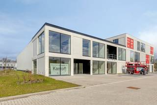 Bent u op zoek naar een kwalitatieve bedrijfslocatie om te huren? Dit prestigieuze vastgoed in Schoten biedt een unieke combinatie van een...