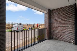 <p>Ontdek Residentie Graanhaven, een uniek nieuwbouwproject in het hartje van Aalst. Deze energiezuinige luxe appartementen combineren modern comfort met een uitstekende ligging, ideaal voor wie op zoek is naar een stijlvolle woonomgeving.<br /><br />Luxe en comfort!<br />De appartementen in Residentie Graanhaven zijn ontworpen met oog voor detail en bieden een hoogwaardig afwerkingsniveau. Elk appartement beschikt over ruime leefruimtes, grote ramen voor veel natuurlijk licht en riante terrassen waar u kunt genieten van een prachtig uitzicht. Kies voor een appartement met zicht op het water of op de groene, aangelegde binnentuin – rust en ontspanning gegarandeerd.<br /><br />Duurzaam en energiezuinig!<br />Residentie Graanhaven is gebouwd met de nieuwste energiezuinige technieken, zodat u niet alleen comfortabel woont, maar ook duurzaam en toekomstgericht.<br /><br />Ondergrondse parking en fietsenstalling!<br />Het project beschikt over een ruime ondergrondse parking met voldoende plaats voor auto’s en fietsen. U geniet zo van maximale mobiliteit en veiligheid.<br /><br />Waarom kiezen voor Residentie Graanhaven?<br /><br />- Centrale ligging in hartje Aalst<br />- Energiezuinige luxe appartementen<br />- Ruime terrassen met zicht op water of groen<br />- Ondergrondse parking en fietsenstalling<br /><br />Wonen in Residentie Graanhaven betekent wonen in stijl, comfort en rust. Neem vandaag nog contact op voor meer informatie of een bezoek aan dit unieke project.<br />Contacteer Ruben op 0479/ 03 90 17 of mail naar ruben@cornelis-partners.be</p>