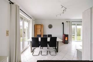 ANSEROEUL - Bent u op zoek naar een instapklare, gelijkvloerse woning in een doodlopende straat?Dan is dit pand misschien wel iets voor u. De...